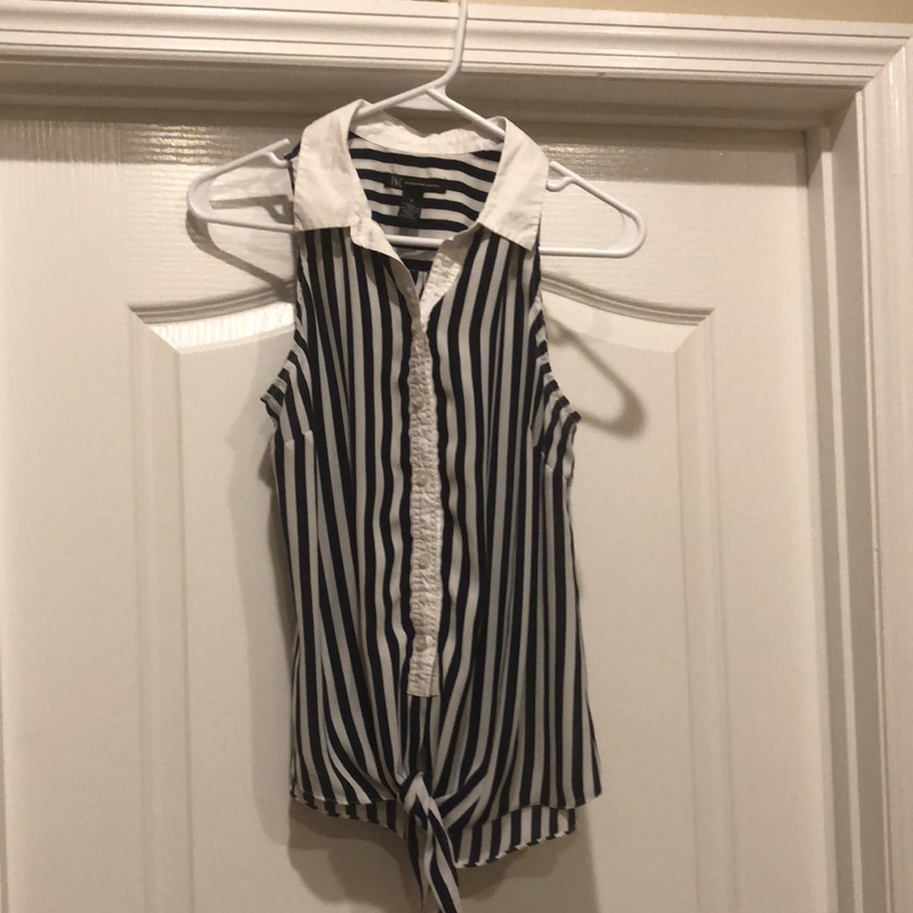 Inc size 6 Blue and white striped button-down tank top with collar and tie front
